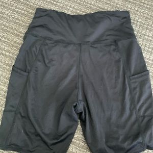 BLACK BIKER SHORTS!